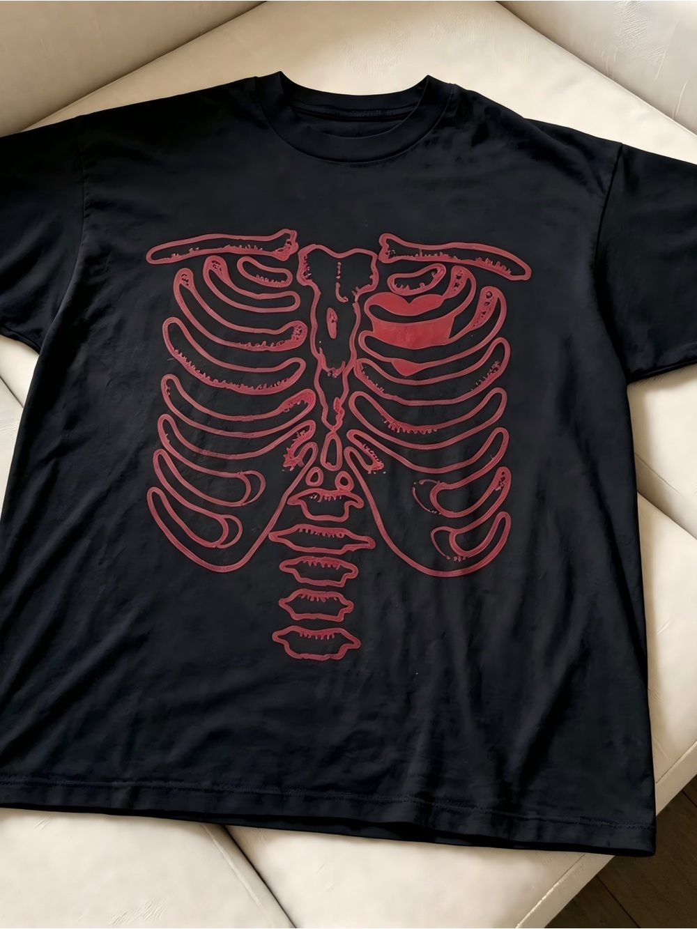 Red Skeleton Ribcage Heart Graphic Dark Aesthetic Black Women Men T-shirt Unisex